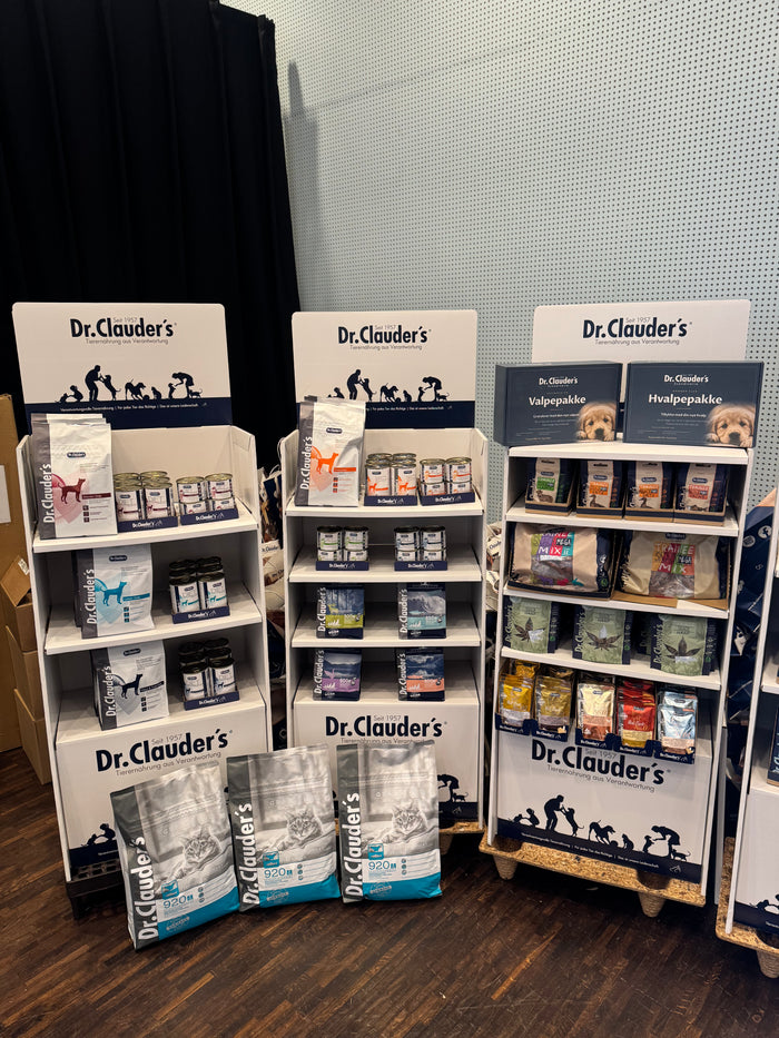 Diætdisplays med tørfoder og vådfoder på stand 67